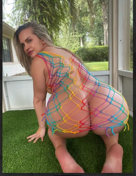 Can to fuck my holes even I'm pregnant? posted by leahlucciano