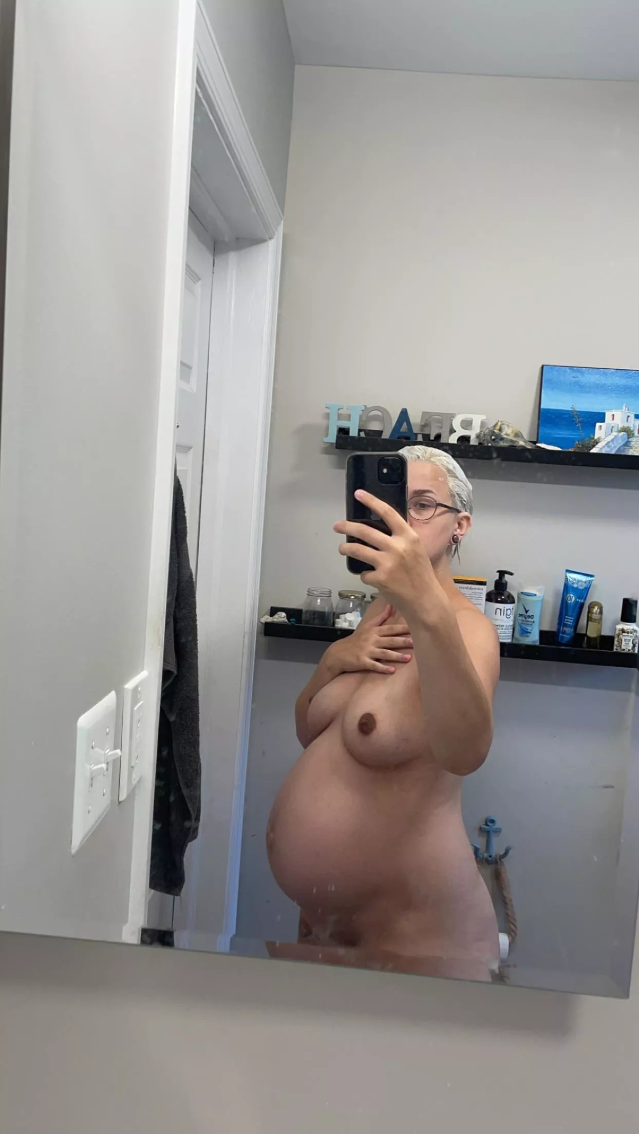 Damn 32 weeks posted by lunastarlover_8012