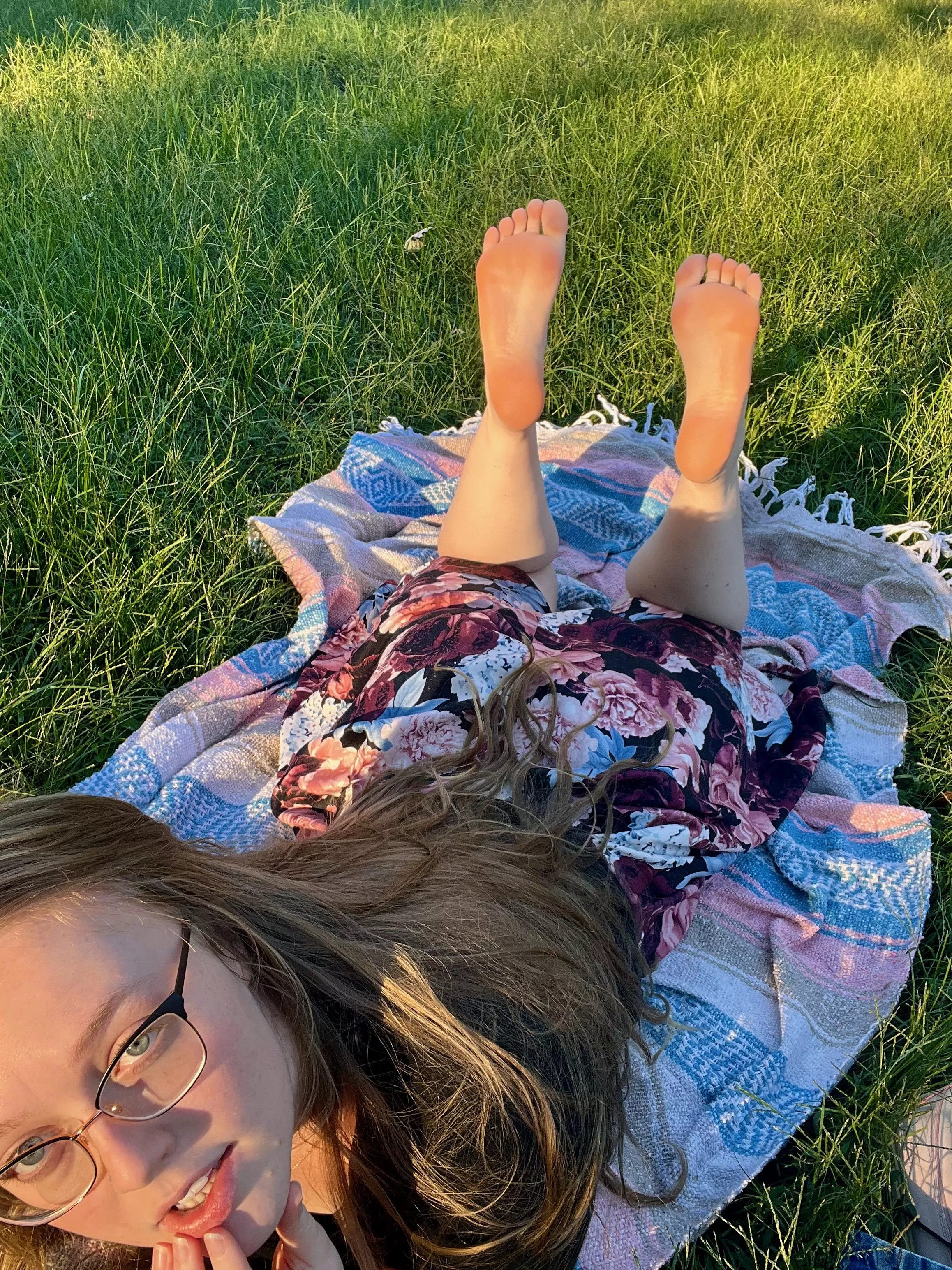 Deep orange soles in 'the pose'. Try to resist. posted by Serenedips