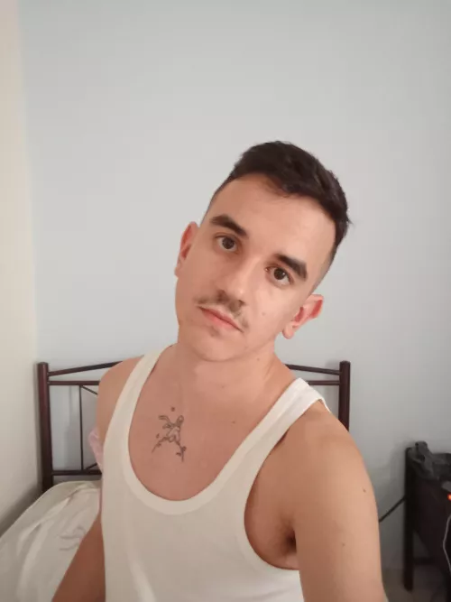 Do I have a good face? I feel insecure (bdd TW) by Axaxou