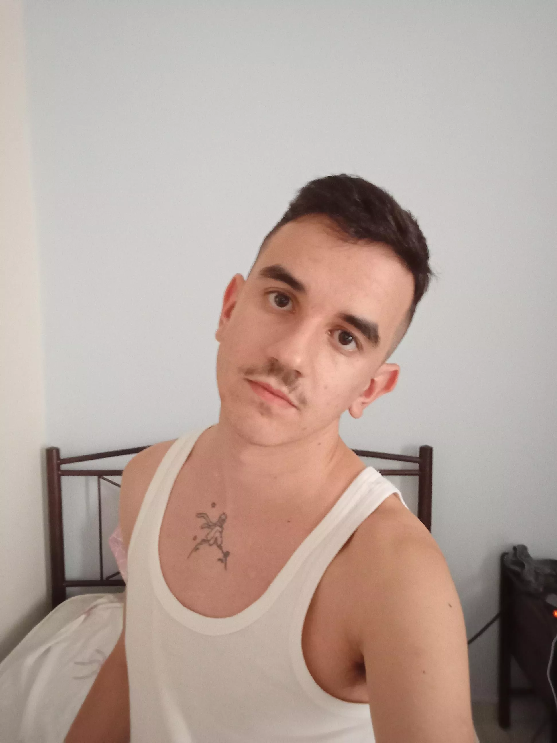 Do I have a good face? I feel insecure (bdd TW) posted by Axaxou