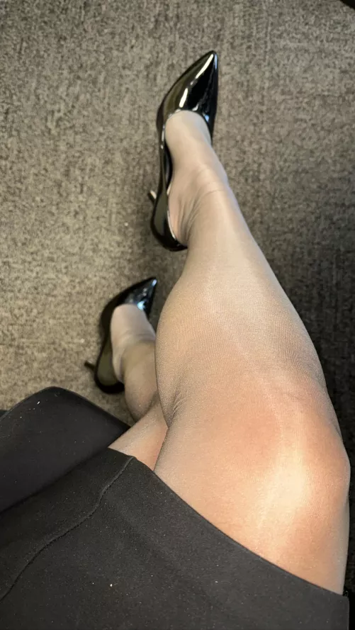 Do you like the wrinkles in my pantyhose? by LatinaSeven7