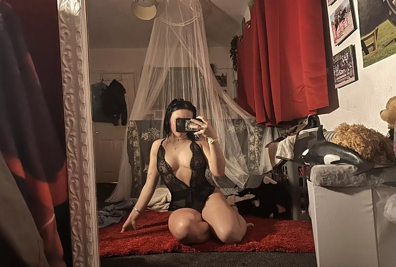 Here's me,dressed up and ready to suck. posted by WiselyRoomy