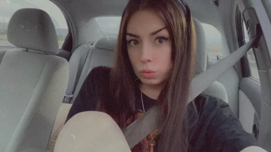 hey :) do u accept nudes from horny tgirls? 🥺 by alliemayne20