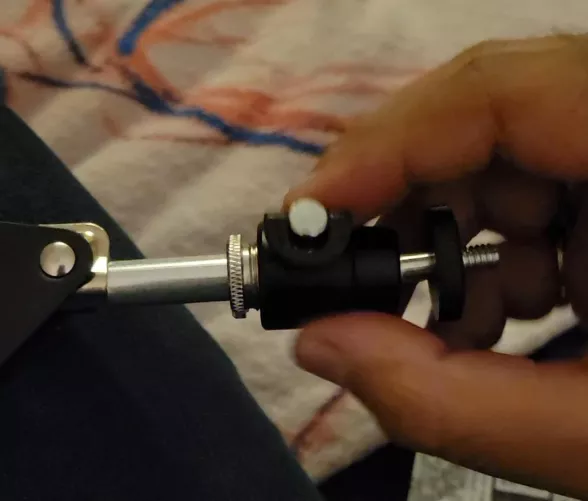 How the hell do you attach this ball point thingy to the silver screw thingy (M20 streaming kit) by awais142