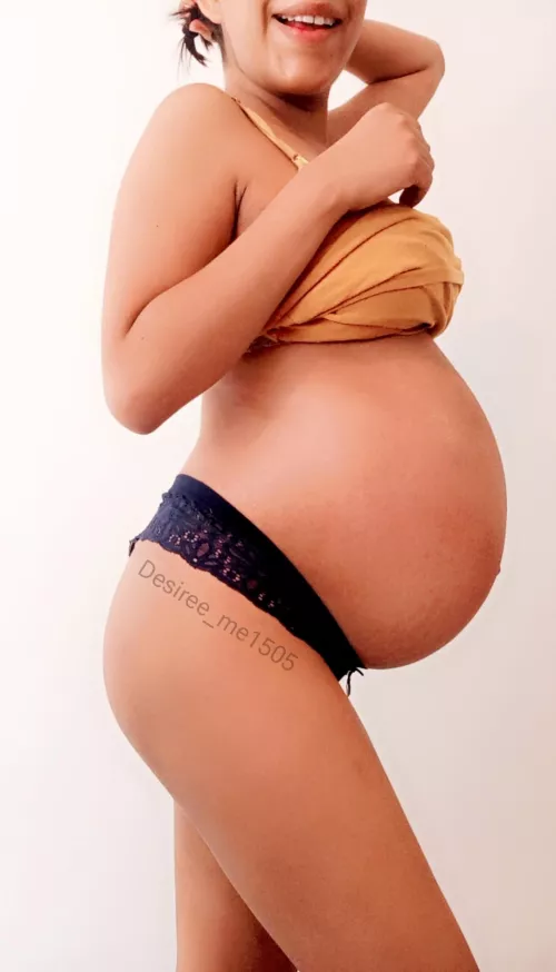 I love my pregnant body! by Desiree_me1505
