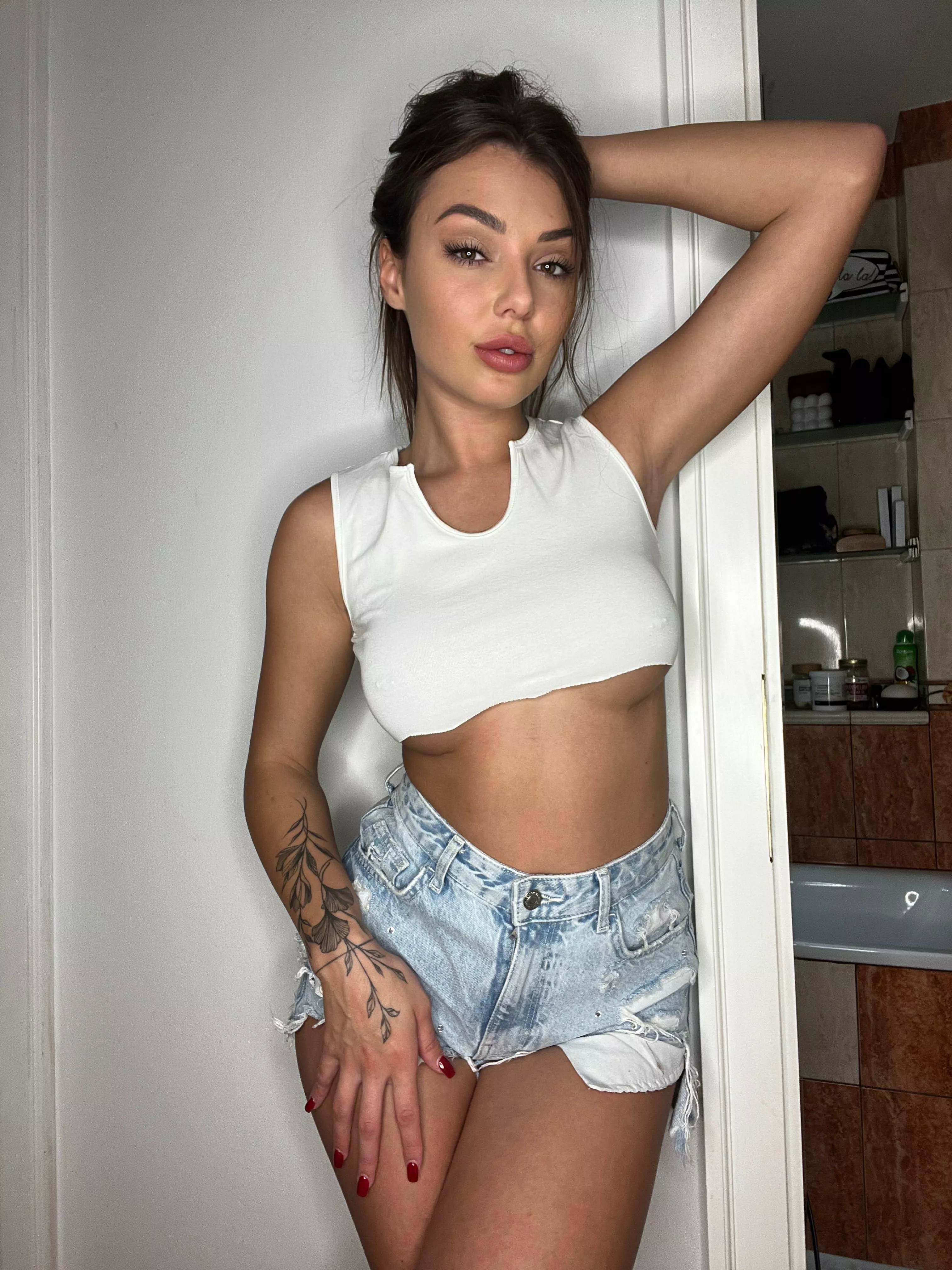 It's fun for me to show off my underboob... posted by olivia_moon_