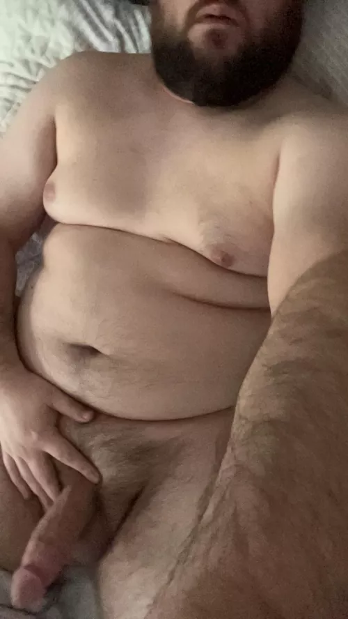 It’s that time of the year… I need a girl to come make this big, bearded man all hers by beardedchubbythrow