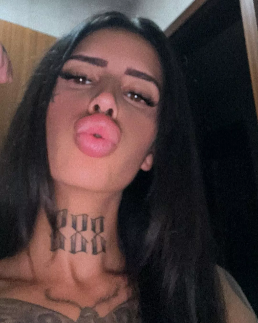 Kiss posted by bimbol0ver