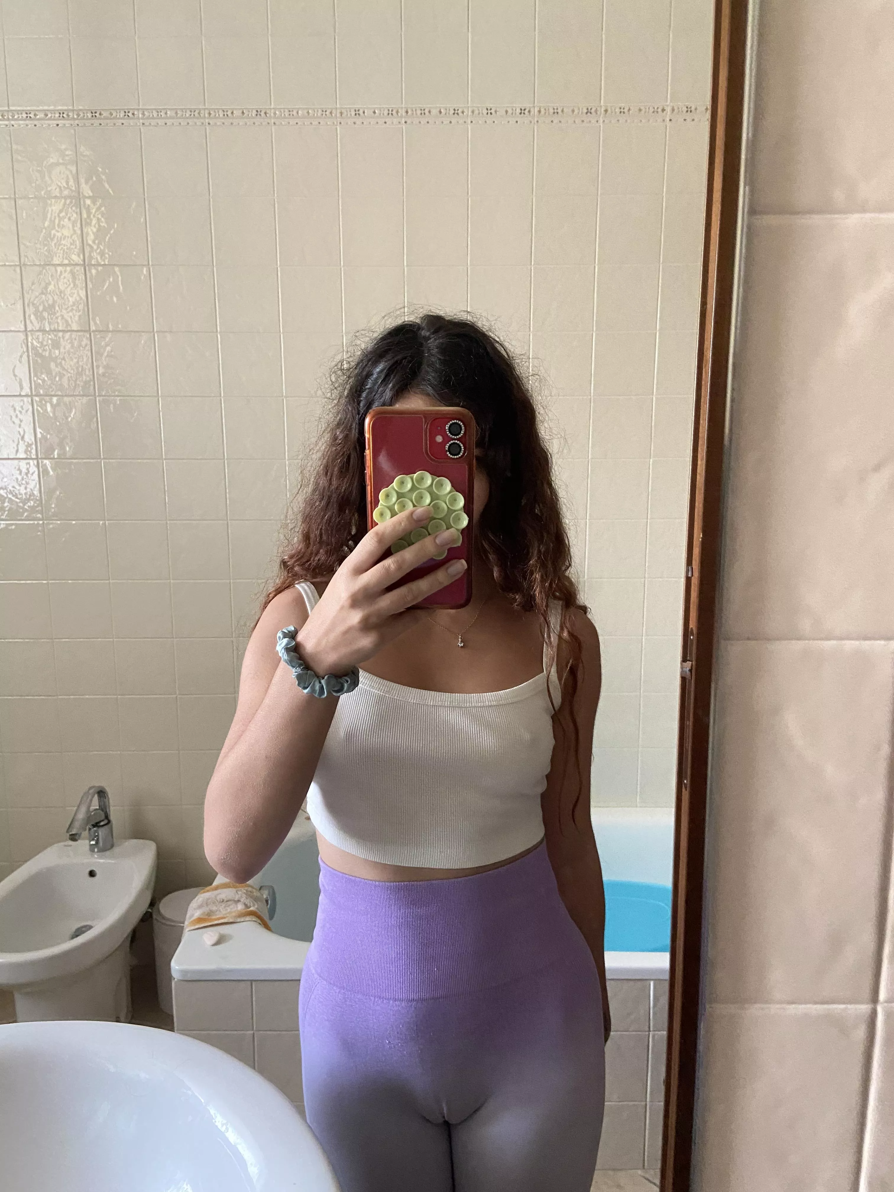 No bra and camtoe🙈 posted by reginadeipiedini