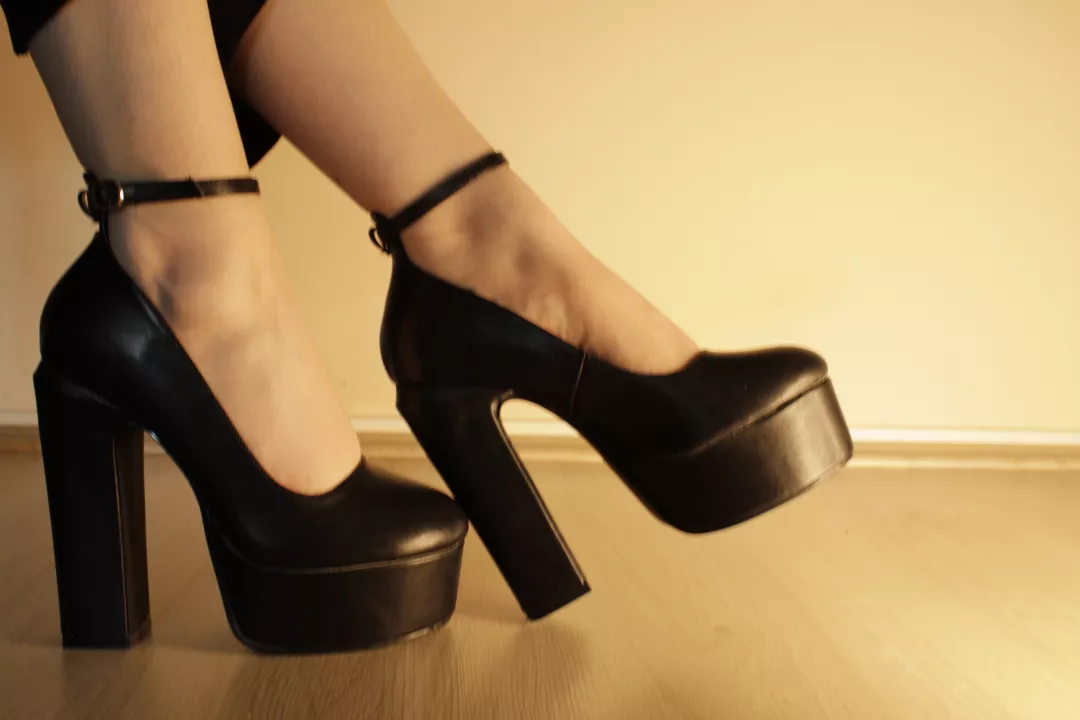 Perfect for a Friday night 😏 posted by MistressAmadea