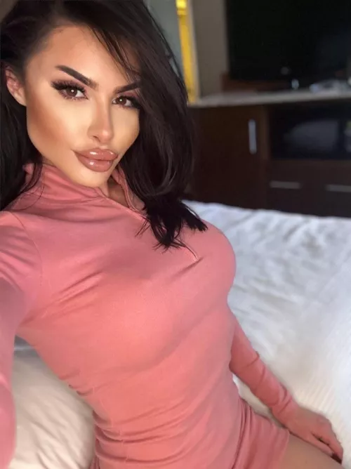 When the lips match the outfit by postarijazl