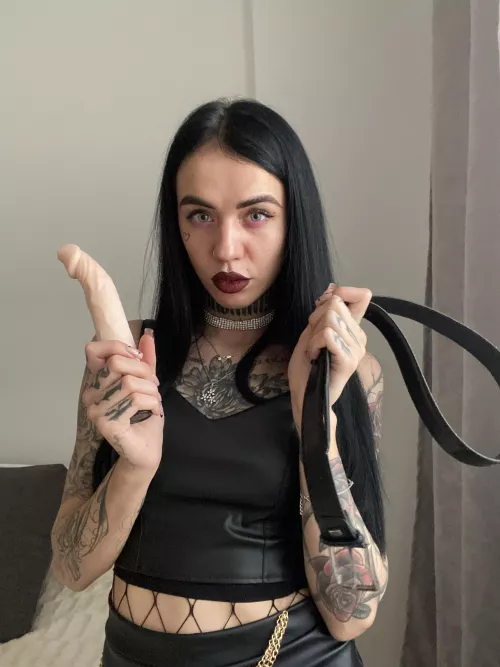 5 slaps or 5 minutes of demolishing pegging? by historicalducking