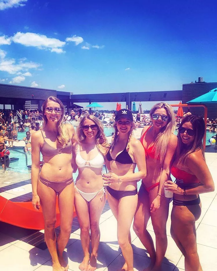 Bikini Babes posted by tway15771