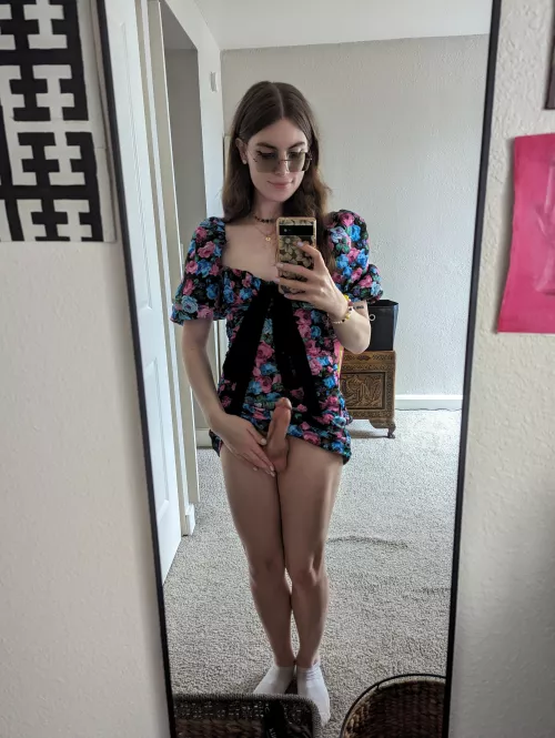 Can ya give me a squeeze, and drop to your knees? by nayomo_