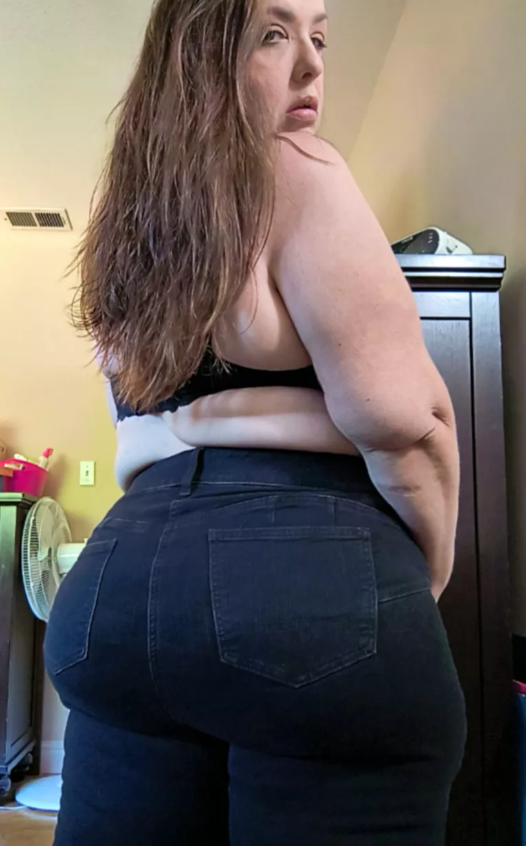 Caught you looking 😏 posted by MissW0rld51