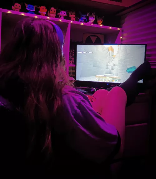 cozy Minecraft session, anyone? [F] by sydneystonex