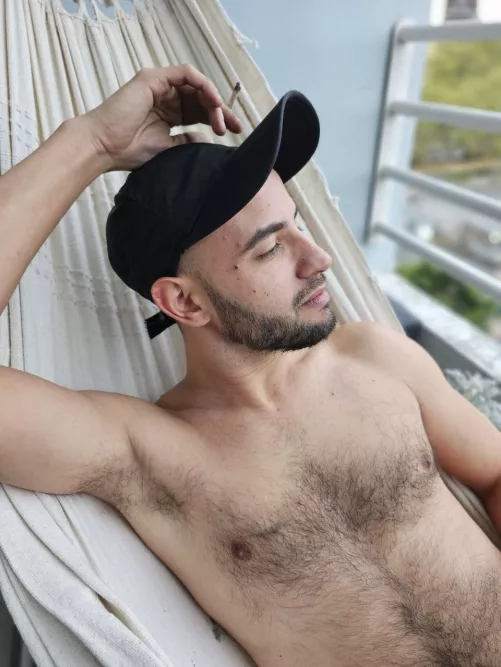 Did you also wake up wanting someone to play with your armpits? by Outside_Time2645