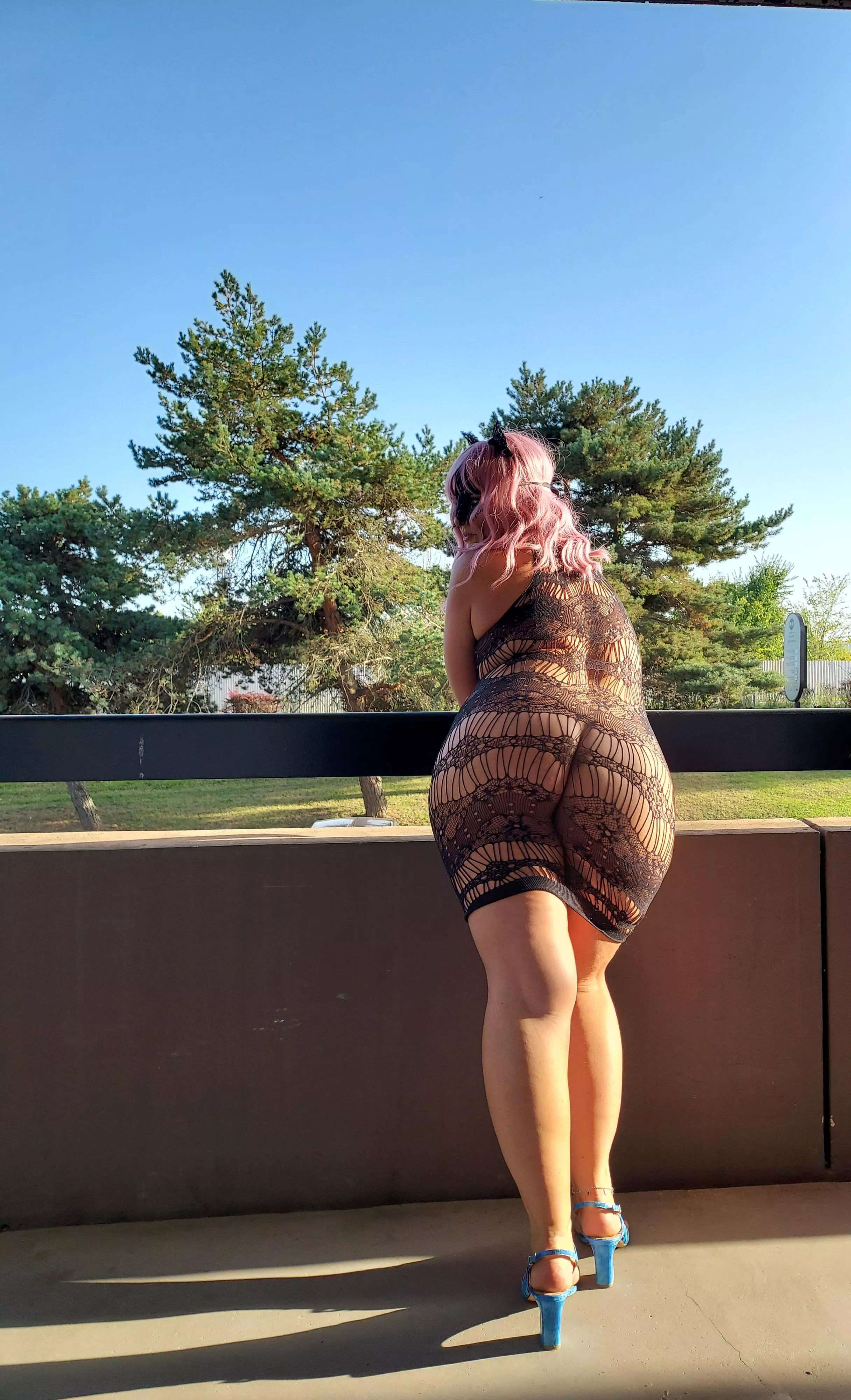 F43 YO ... I love youngs boys... and you ? Do you like Milfs ? posted by Ladypulpeuse