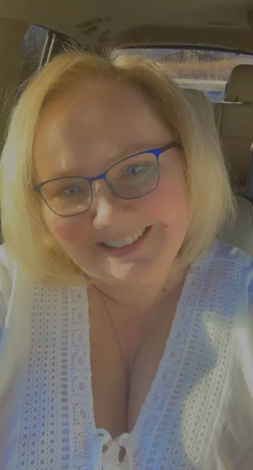 Feeling cute in the truck by PiratePaulie77