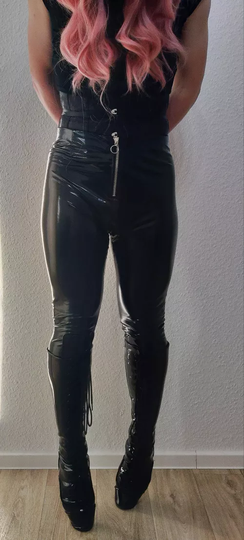 Fully clothes sissy with ballet heels and pink wig 🩷🖤 by Glittering-Gold2692