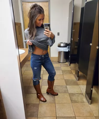 Got my boots on and I’m ready to ride! posted by nikkidavisxo