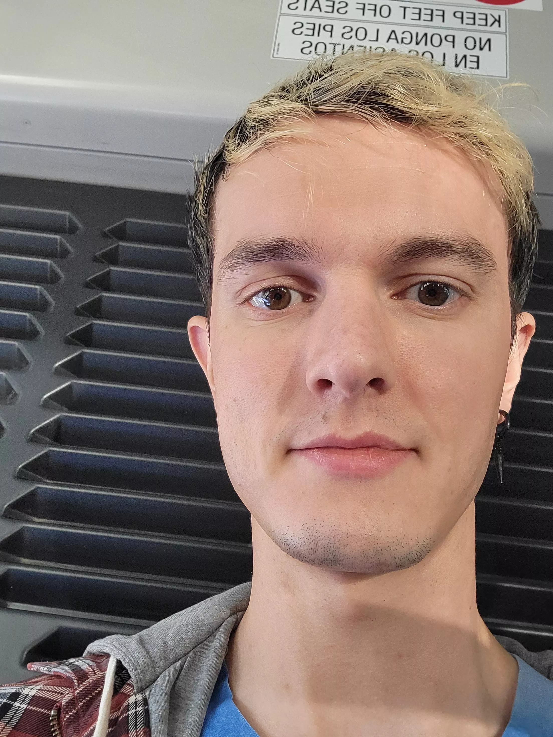 Hello it's me, the late 20s twink posted by Geilerjunge