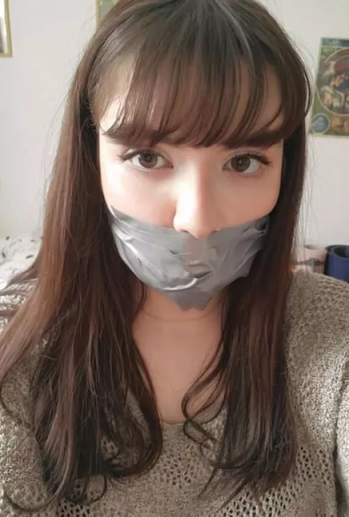 Her favorite make up is silver by gagemall