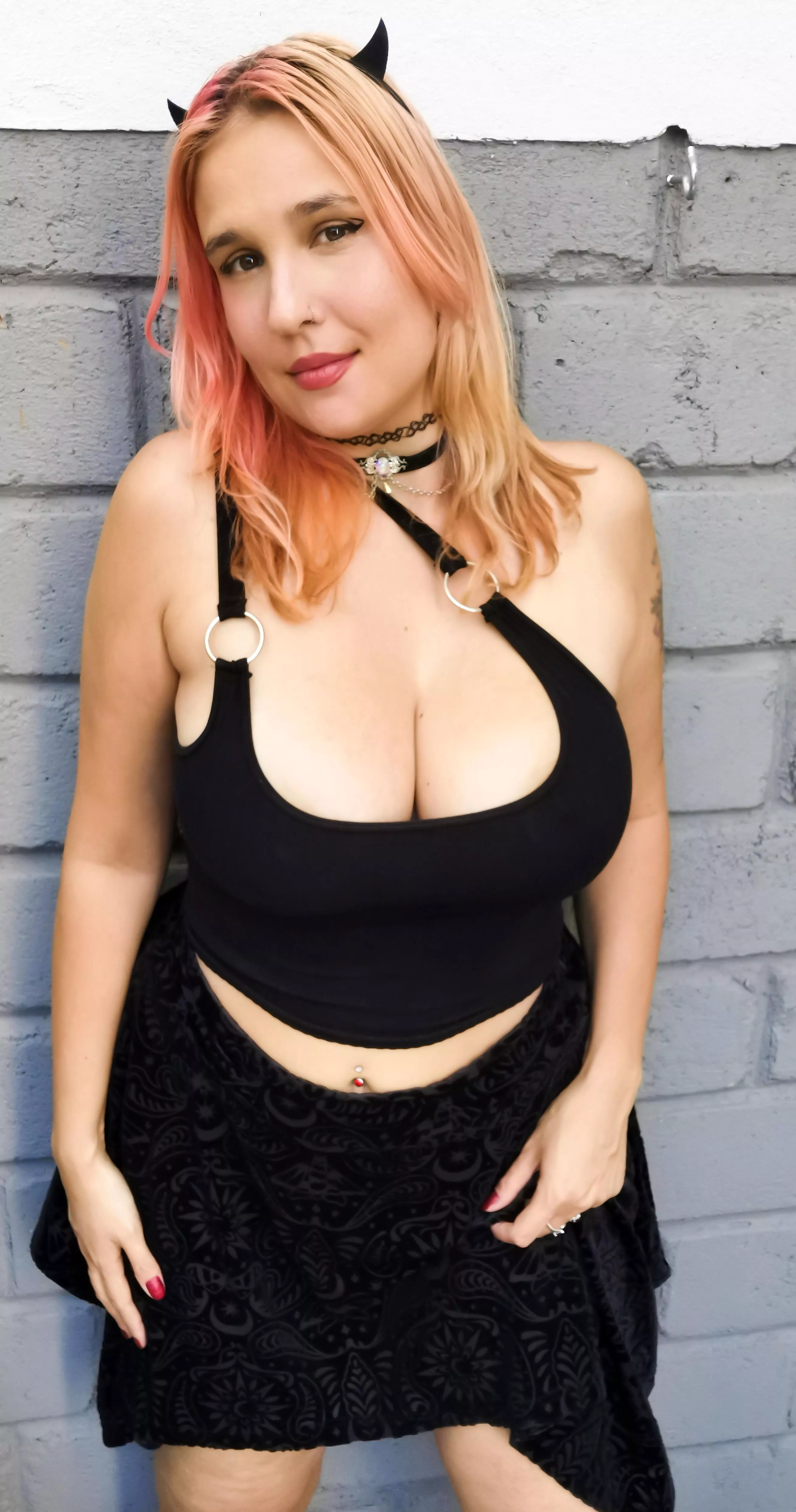 I think u can see them through my shirt posted by Sarothica69