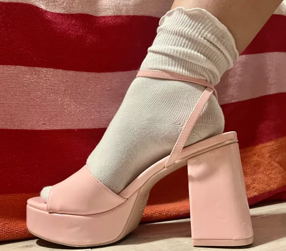 Isn’t she pretty? by teddysticklytoes