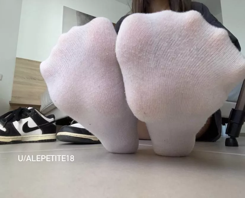 let’s make this socks dirty posted by alepetite18