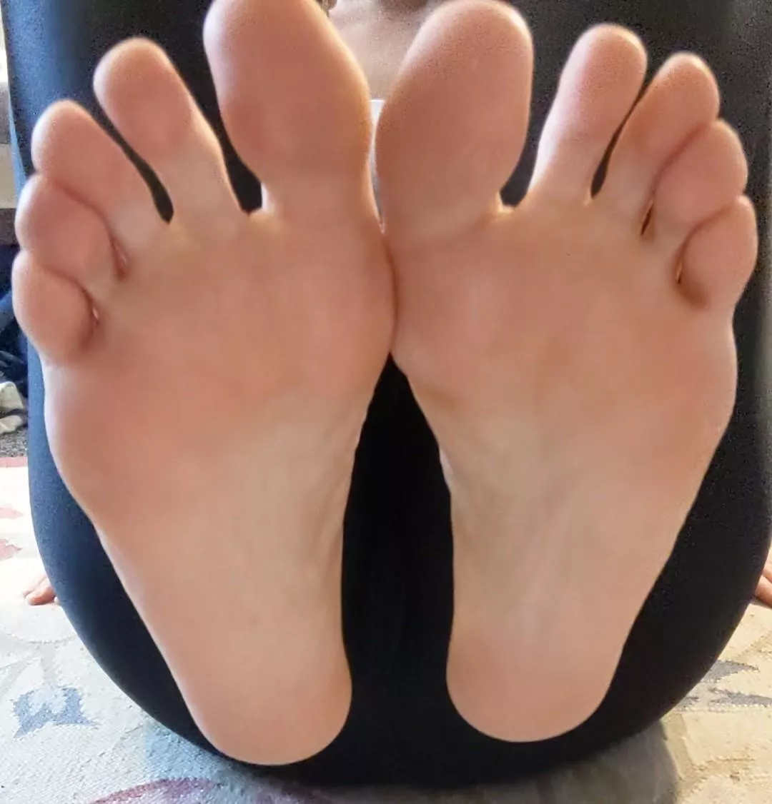 Lick them real good posted by annabellefeet1