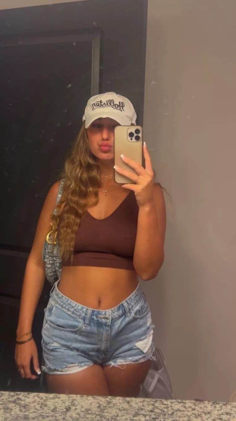 no bra needed posted by zaeszecret