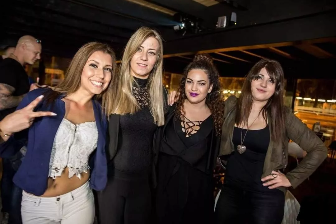 Party girls. Which would you prefer? [4] posted by malica666