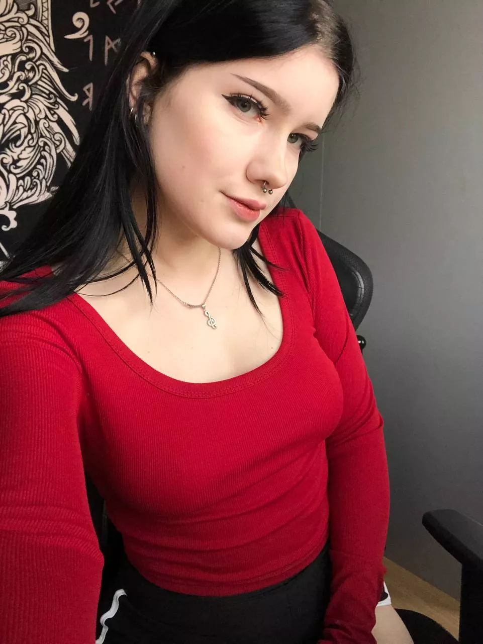 Reddit, are you into eyelash extensions? posted by DarkSparrowDock