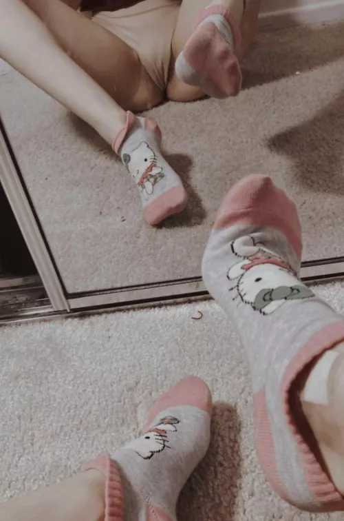 [selling] Its Friday the 13th get your spooky on with a TODAY only deal get these Hello Kitty gf ankles for $10 ~Selling panties/socks/bras and more~ by SlutSellingSocks