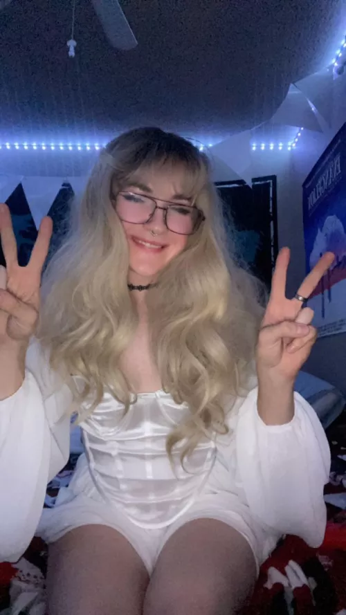 Sorry but I feel way too pretty right now and I’m making it everyone’s problem by Lonely_Control_4862