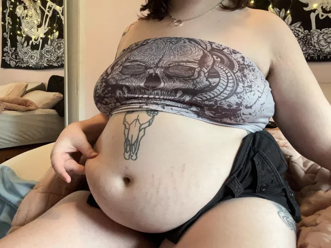 When she thinks she’s an ⌛️ but she’s starting to look more like a 🎃 by HeftyDoggy