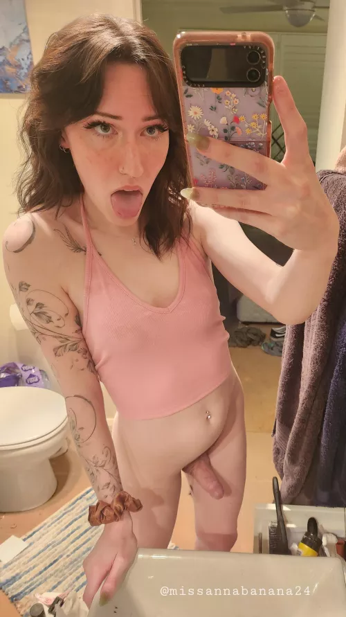 who wants to taste a girldick? by MelonLordAnna