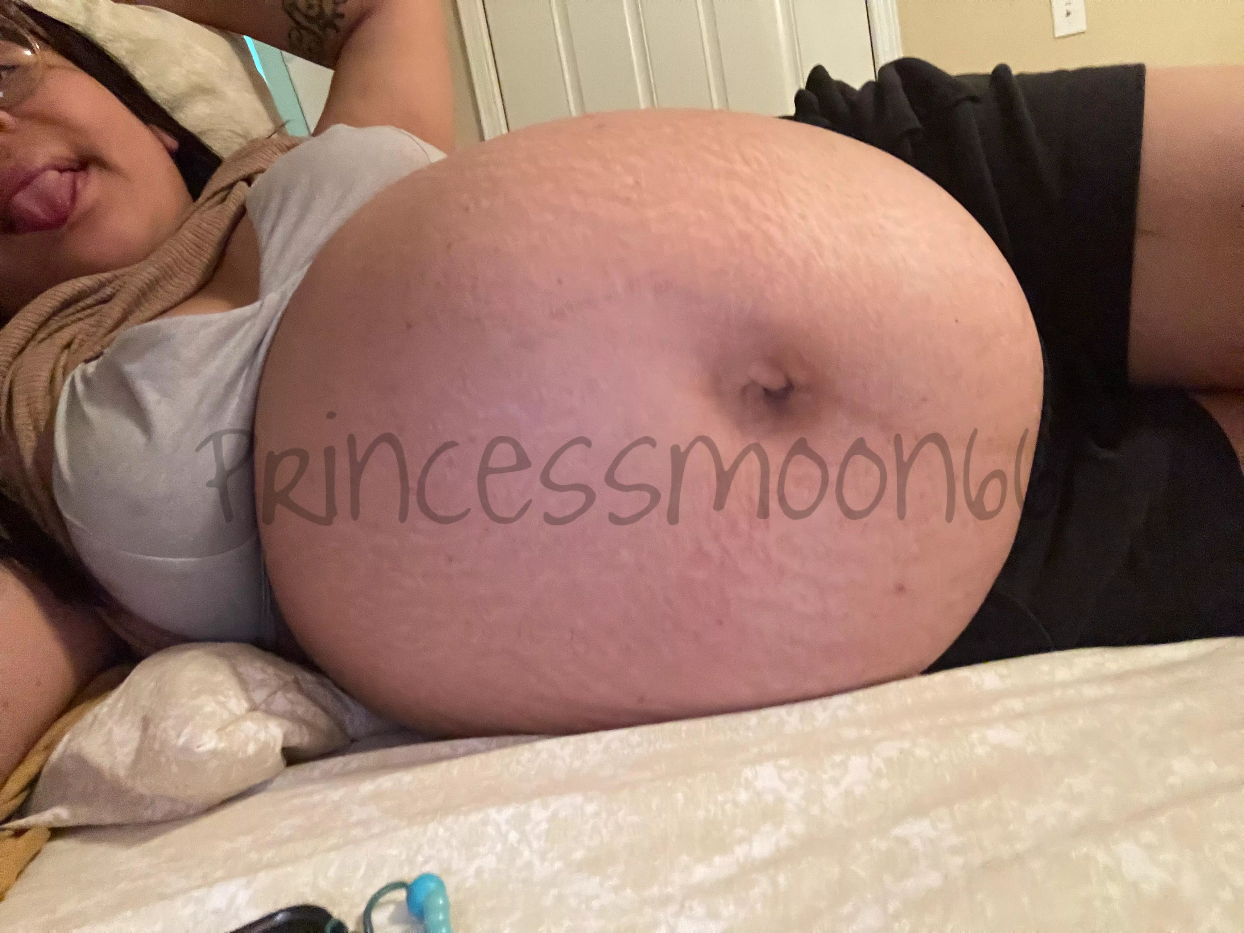 Your favorite pregnant mommy 🤰🏻🎂🥰 posted by Milkymooon66