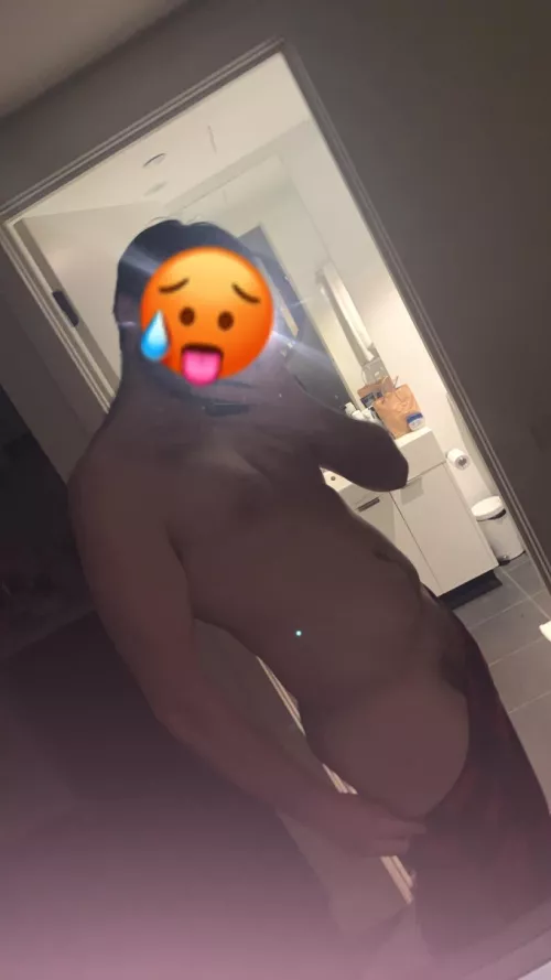 22 Aussie top with a dad bod. Would love a twink rn but I’m not that picky tbh by BlueBeast200