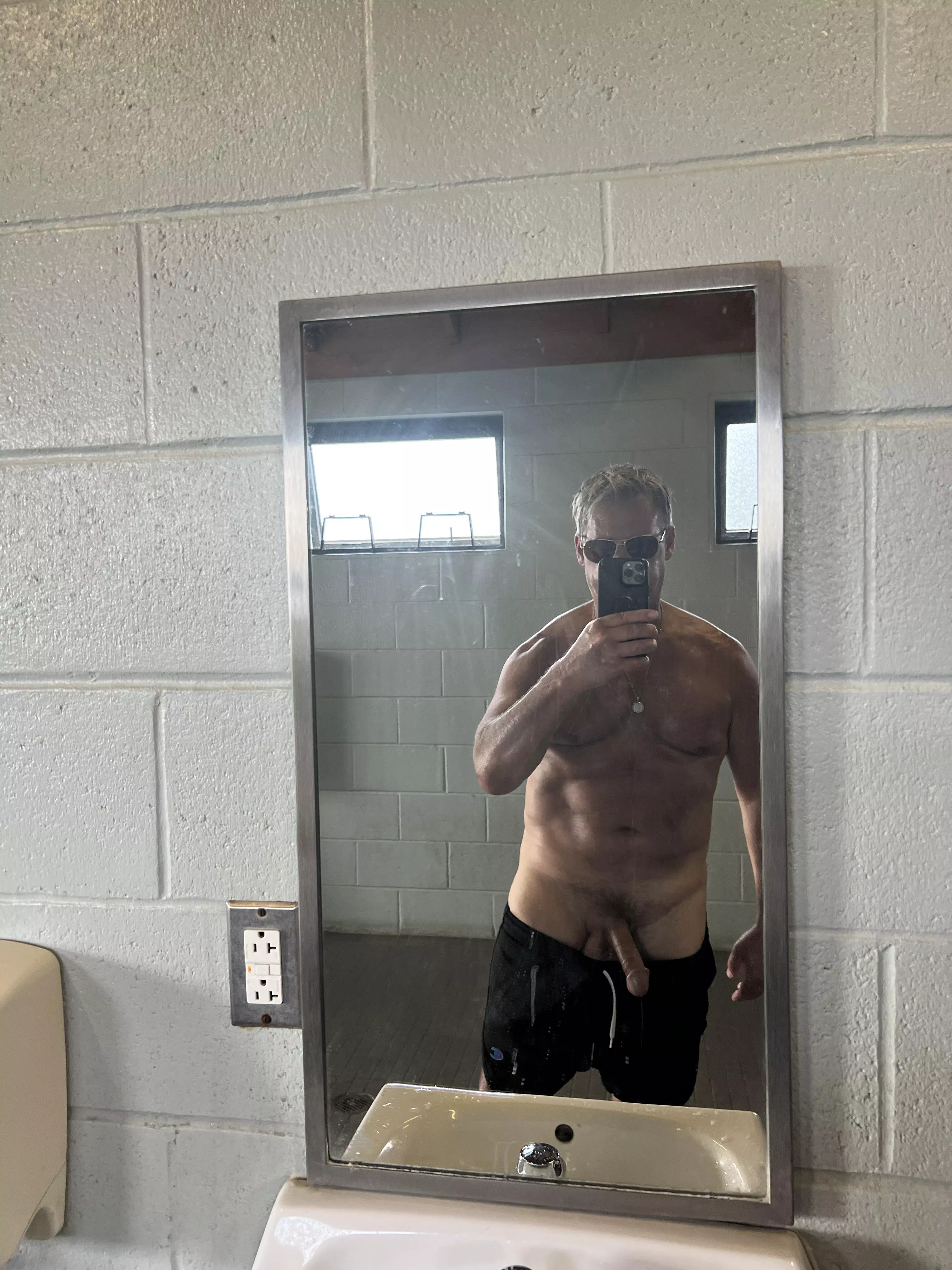 Bathroom break for daddy (57) posted by geodavingo