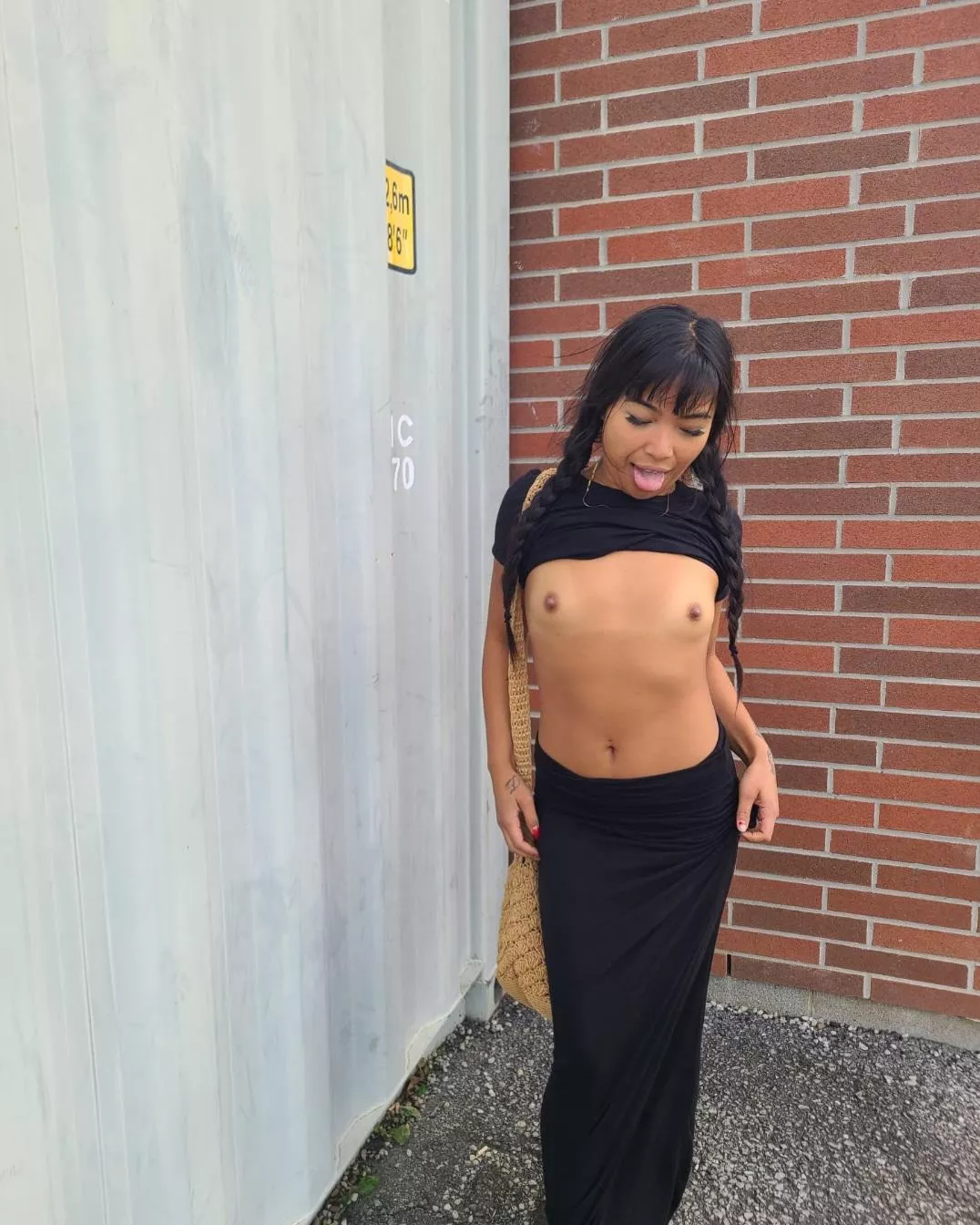 fuck me outside against the wall right now posted by asiandolldesires