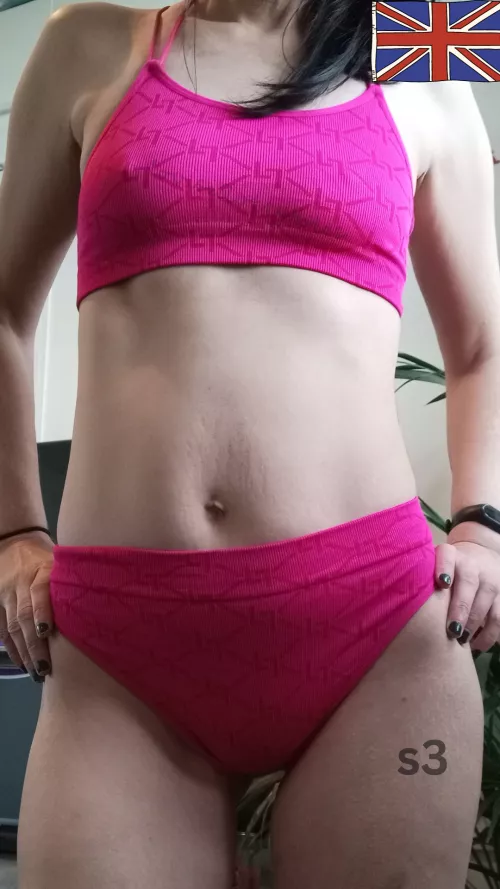 Hey! I'm Louise and I'm a UK based milf. I love knowing what you guys get up to with my panties when you've received them! DM me to book a wear ❤️ £20 Inc [UK] p&p [selling] by louisesluttyholes