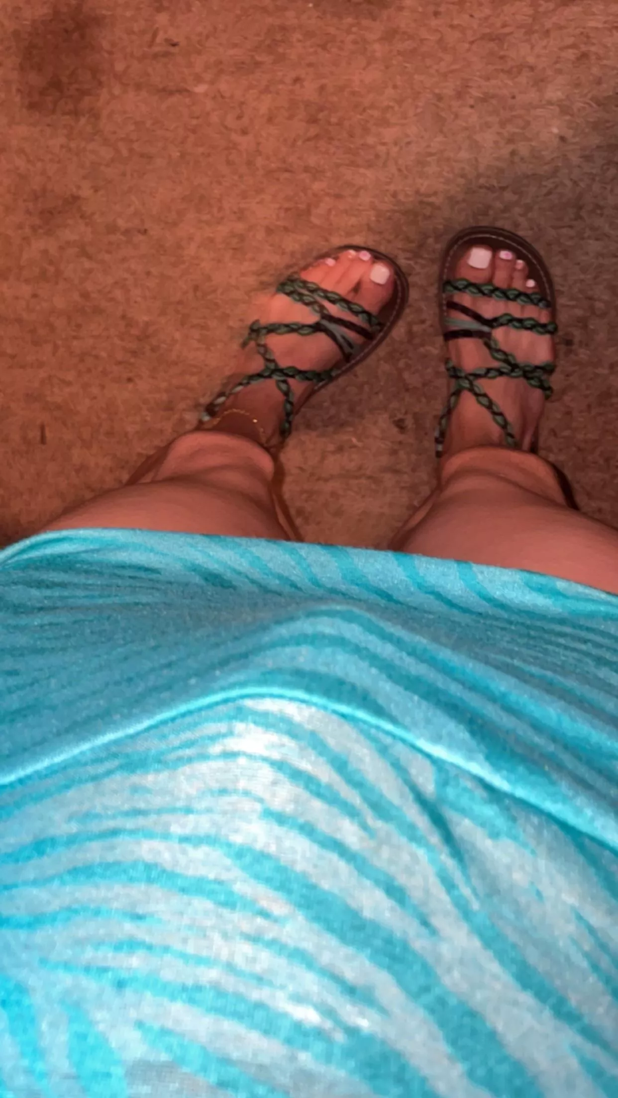 jejeje🤫😘😘 posted by G-feet