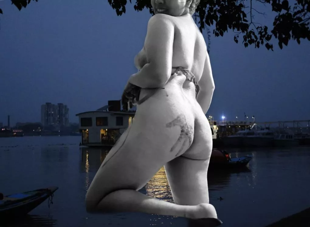 Just to (F)eel that cold breeze on my body. Happy Sunday 🌚 posted by astrapixie