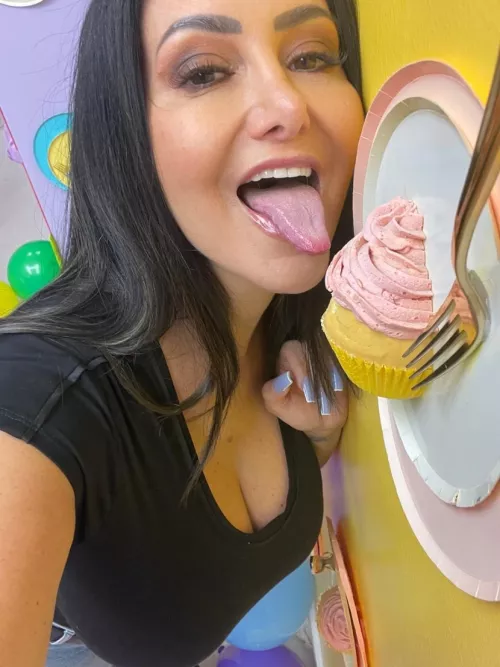 Mommy wants some cream by necroangel5