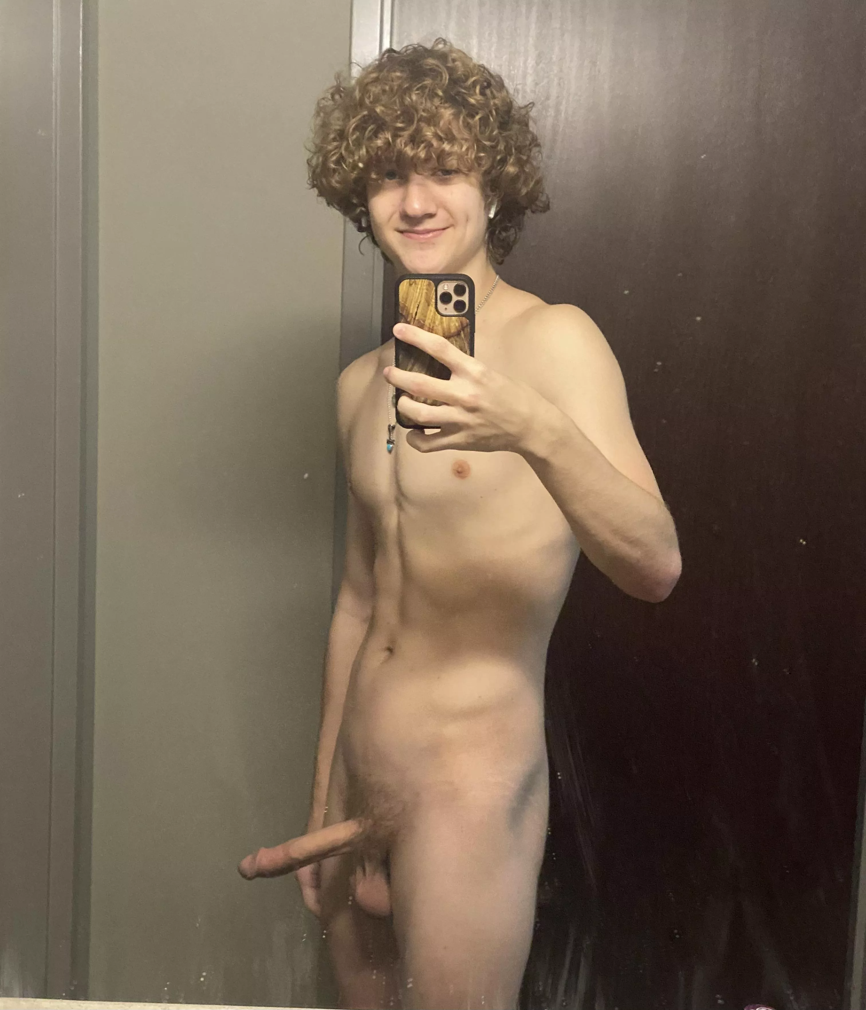 My first pic in college, hope you like it ;) 18M posted by Longjumping-Regret28