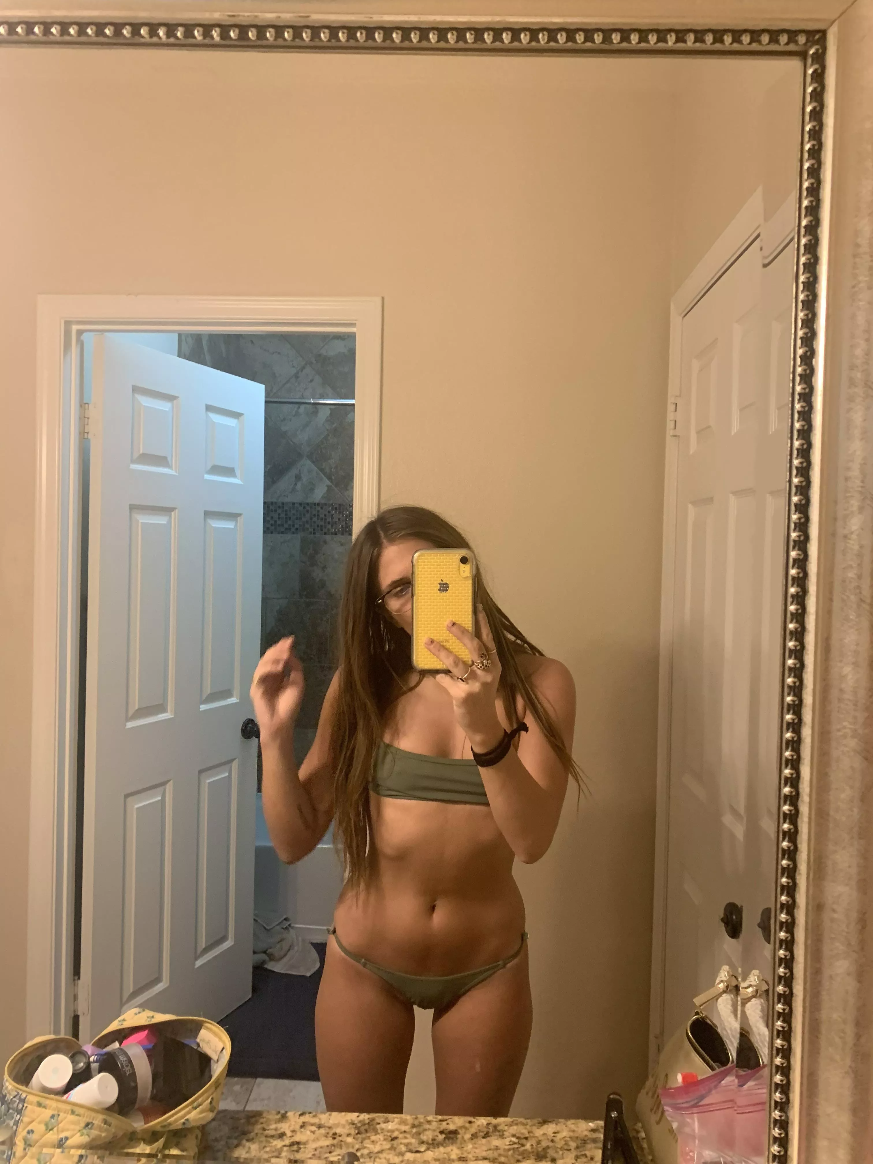 Pool day in October…another reason I love living in SoCal [img] posted by Luna_Lee_Love