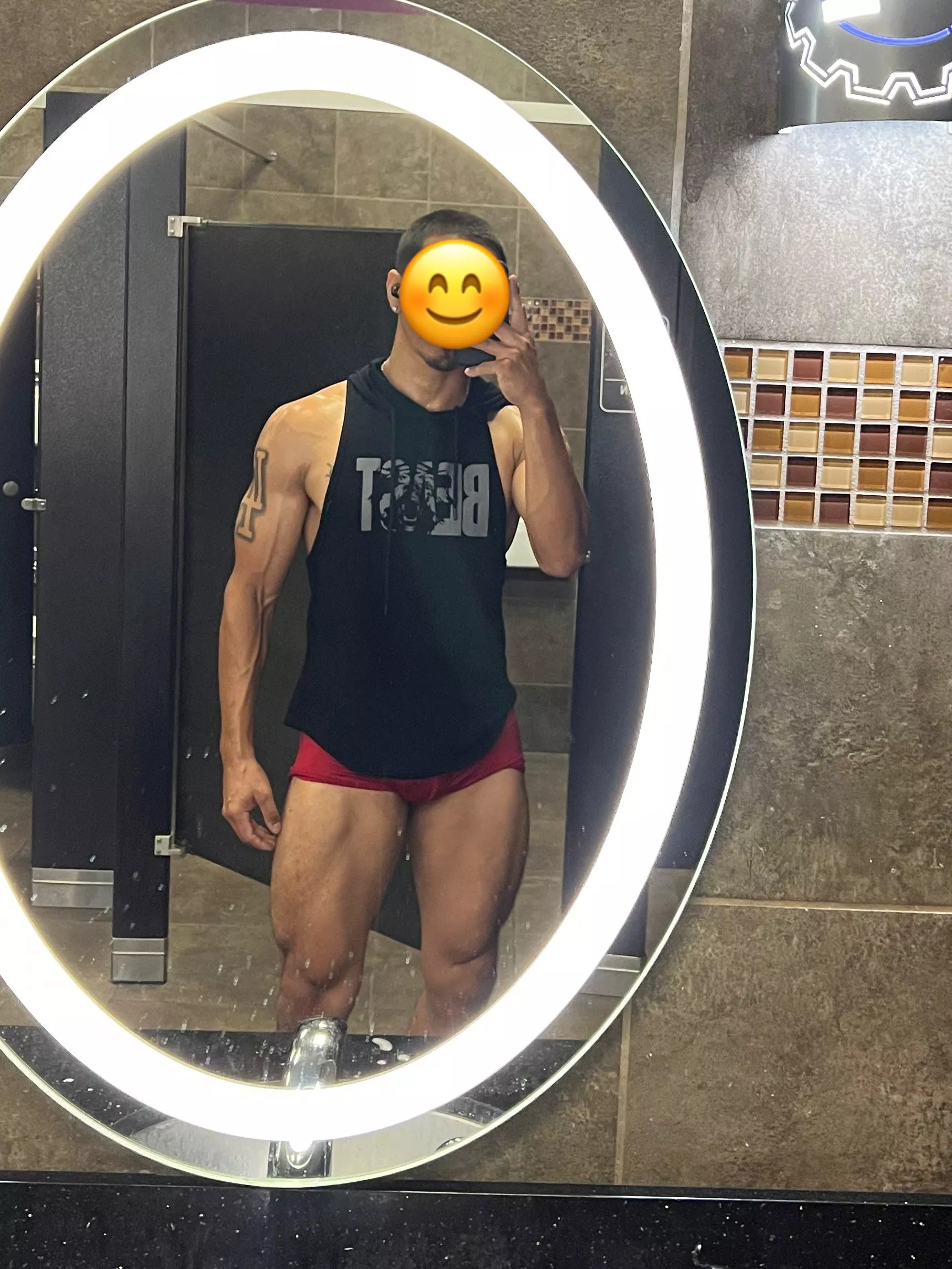 Red is starting to become my favorite color posted by AdonisFit69